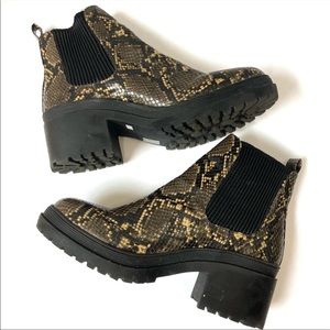 TOPSHOP Chelsea Snakeskin Chunky Heel Boot